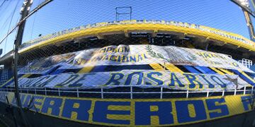 La popular vecina al Club Regatas fue decorada especialmente para la ocasión antes de jugar con Unión. (@carcoficial)