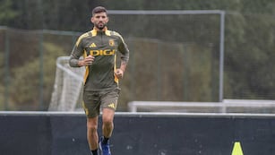 Lisandro López llega este martes a Córdoba para sumarse a Belgrano (@lichilopez2).