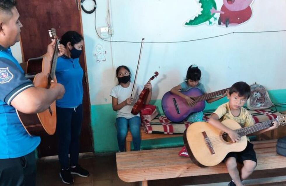 Una comisaría de Salta cuenta con una escuela infantil y enseña música para contener a sus alumnos