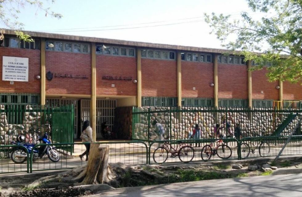 Maltrato o abuso: denunciaron a dos celadores de una escuela en San Rafael