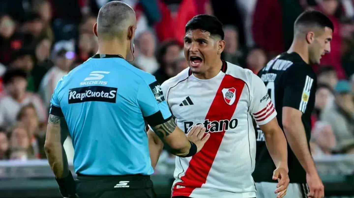 Maxi Salas y el cruce con el árbitro (Prensa)