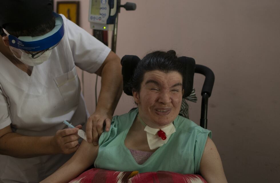 Santa Fe empezó a vacunar contra el coronavirus a personas electrodependientes