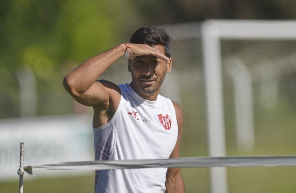 Candidatos a técnico de Instituto: Vitrola López presentó un proyecto