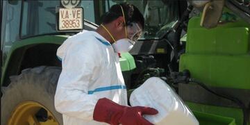 Mezcla de agroquímicos con prácticas mas seguras, una de las alternativas que se proponen a la distancia.