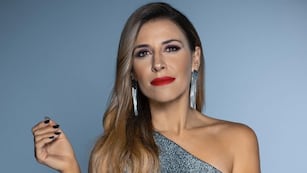 Mariana Brey alucinó con un vestido con ultra escote y mucho brillo
