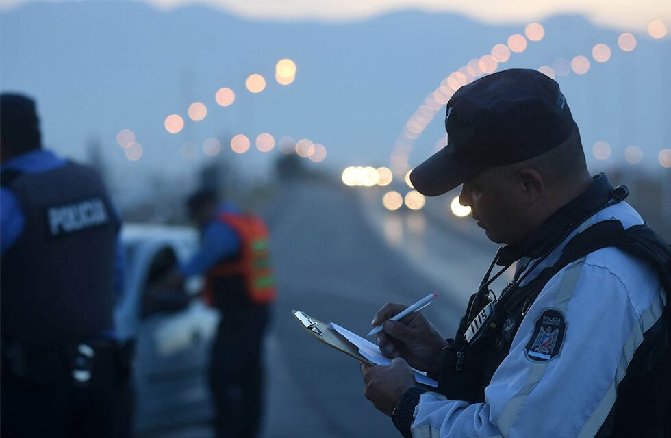 Un policía chocó y le dio 3,35 en el test de alcoholemia: lo suspendieron