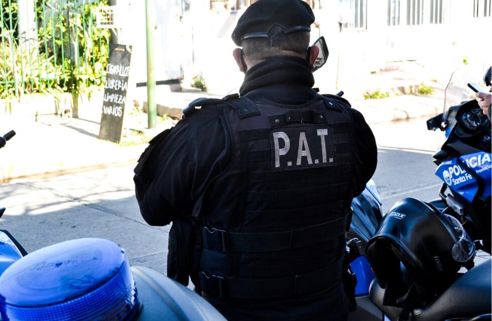 Quemaban cables en la calle y los aprehendieron