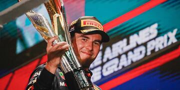 Checo Pérez, ganador del Gran Premio de Singapur de F1.