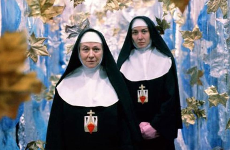 Monjas irreverentes, drogas y menos de dos horas: la película ideal para ver en el fin de semana