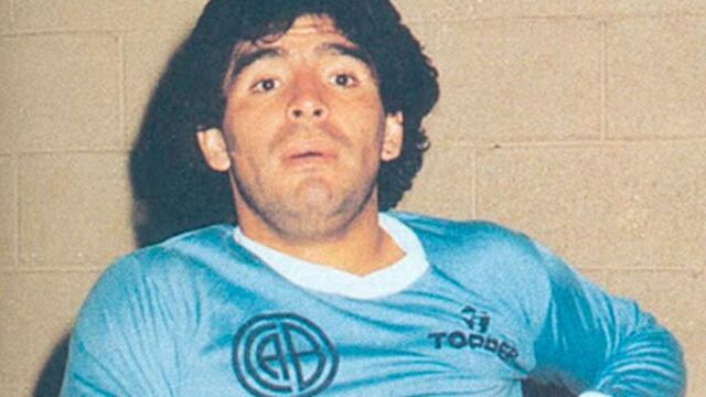 En 1986 Diego se puso la Celeste. El club de Alberdi enviará el carnet de socio a la familia.