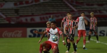 Marcelo Freites deslumbró en su debut. Perdió su lugar y se va de la Gloria. (Facundo Luque / La Voz)