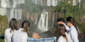 Paciente oncológico cumplió su sueño de visitar las Cataratas del Iguazú.