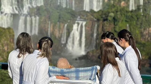 Paciente oncológico cumplió su sueño de visitar las Cataratas del Iguazú.