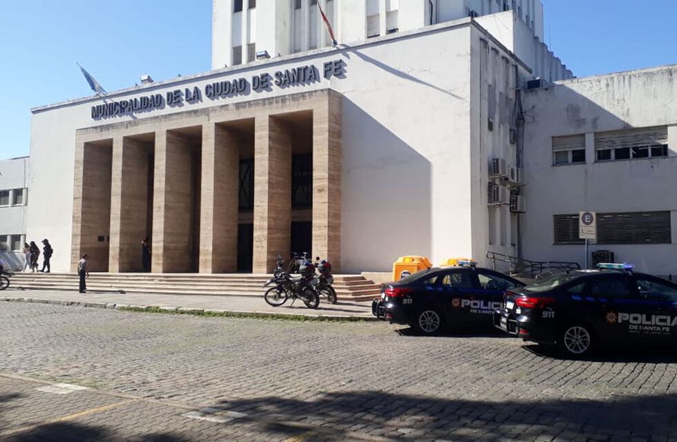 Evacuaron la Municipalidad y el Concejo por una amenaza de bomba en ciudad de Santa Fe