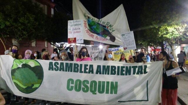 Marcha "por el agua, la tierra y la vida" en la ciudad de Cosquín. (Foto: Facebook / Asamblea Ambiental Cosquín).