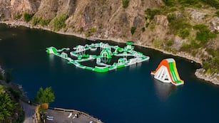 Cómo es el parque flotante que es furor en Córdoba.