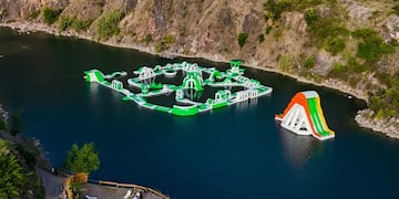 Cómo es el parque flotante que es furor en Córdoba.