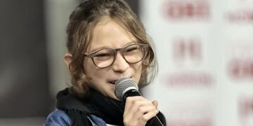 Ian Moche es un niño que da a conocer información sobre el espectro autista.