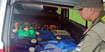 Montecarlo: Gendarmería decomisa 300 Litros de combustible de contrabando.