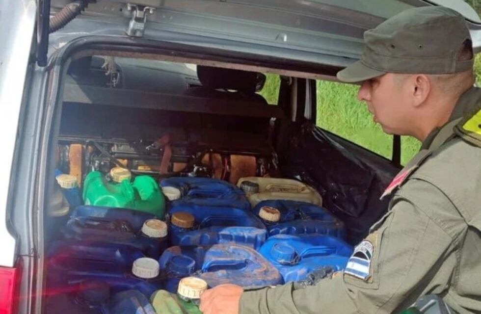 Montecarlo: Gendarmería decomisa 300 Litros de combustible de contrabando