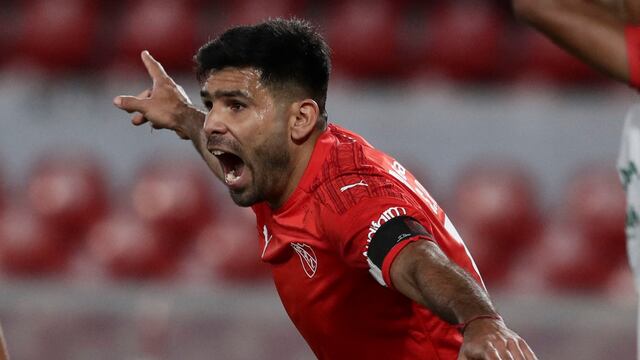 Silvio Romero celebra su gol en el 1-0 de Independiente sobre Guabirá, por la última fecha del Grupo B de la Copa Sudamericana 2021.