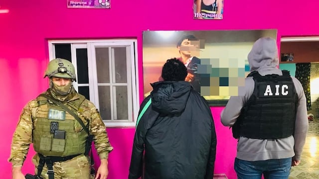 Al exlíder de la banda narcocriminal lo arrestaron en Avellaneda al 4500 frente a un cuadro de "Scarface".