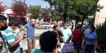 Proesta de vecinos frente al municipio de Salsipuedes, este miércoles (La Voz)
