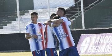 Rosario superó por 2 a 1 a Villa Mitre.