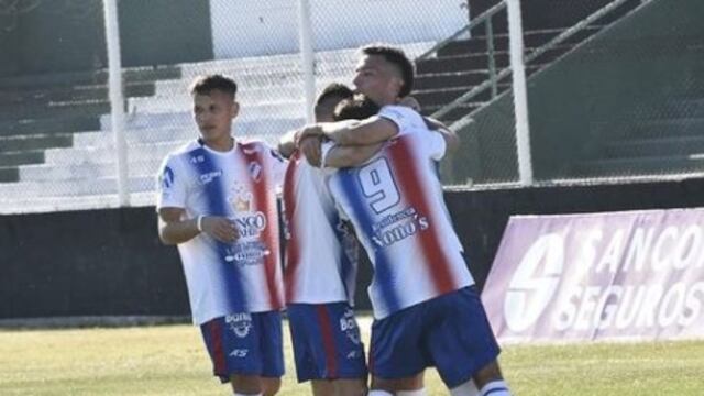 Rosario superó por 2 a 1 a Villa Mitre.