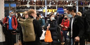 Preocupación por el aumento de contagios y las restricciones en Reino Unido (Estación Paddington, al oeste de Londres) / AP