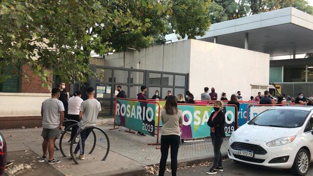 El Hospital Carrasco de Rosario tiene una guardia específica para atender consultas por COVID-19. (@mauroyasprizza)