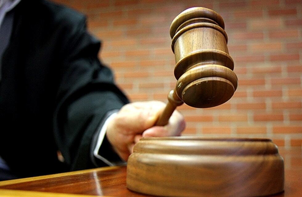 Una madre reclama que la Justicia le exije a su hija a vivir con su padre a pesar de haber sido violento con ella