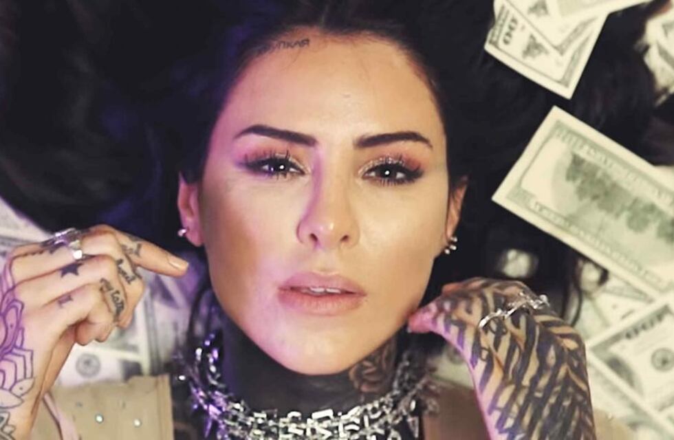 Cande Tinelli posó y enamoró a sus fans con un conjunto en blanco y negro