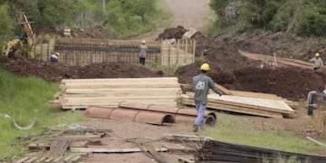 Arroyo del Medio: ejecutan obras viales en la zona rural.