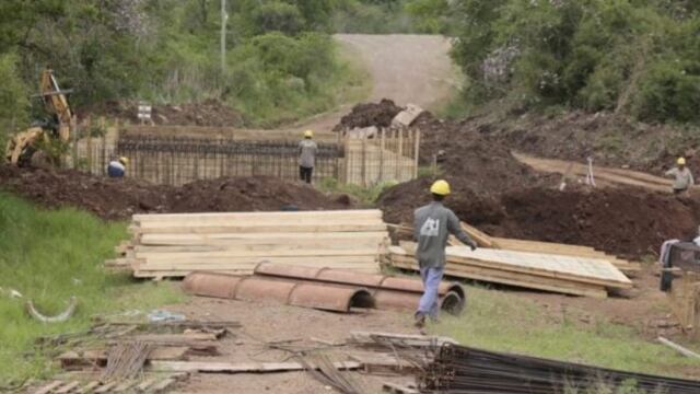 Arroyo del Medio: ejecutan obras viales en la zona rural.
