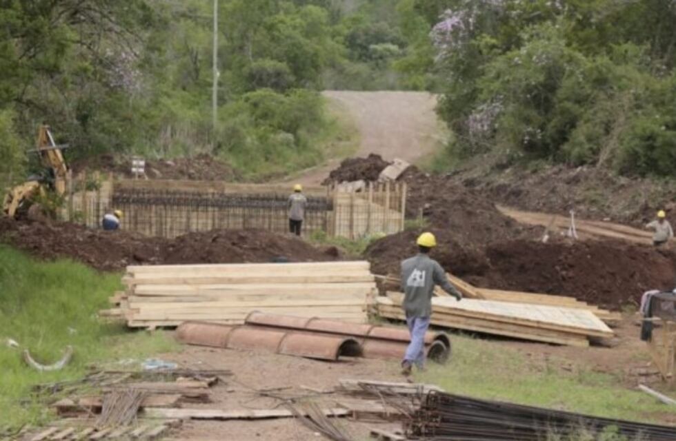 Arroyo del Medio: ejecutan obras viales en la zona rural