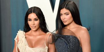 En menos de 48 horas, Kim Kardashian y Kylie Jenner hicieron temblar Instagram con sus microbikinis.