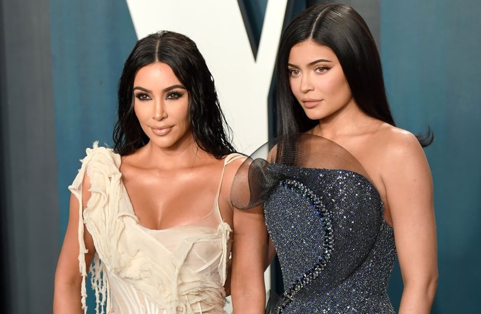 En menos de 48 horas, Kim Kardashian y Kylie Jenner hicieron temblar Instagram con sus microbikinis