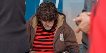 26 de abril 2022 Mendoza Sociedad
Esperas interminables en Banco de la Nación Argentina
Por disposición de la Administración Nacional de la Seguridad Social (Anses), los bancos no volvieron a exigir el trámite de supervivencia (“ Fe de vida para jubilados ”) a los jubilados y pensionados para que cobren sus haberes. Y en muchos casos, deben hacerlo de manera mensual.
Foto: Orlando Pelichotti / Los Andes