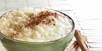 Sabor que resiste al tiempo: receta de arroz con leche de la abuela.