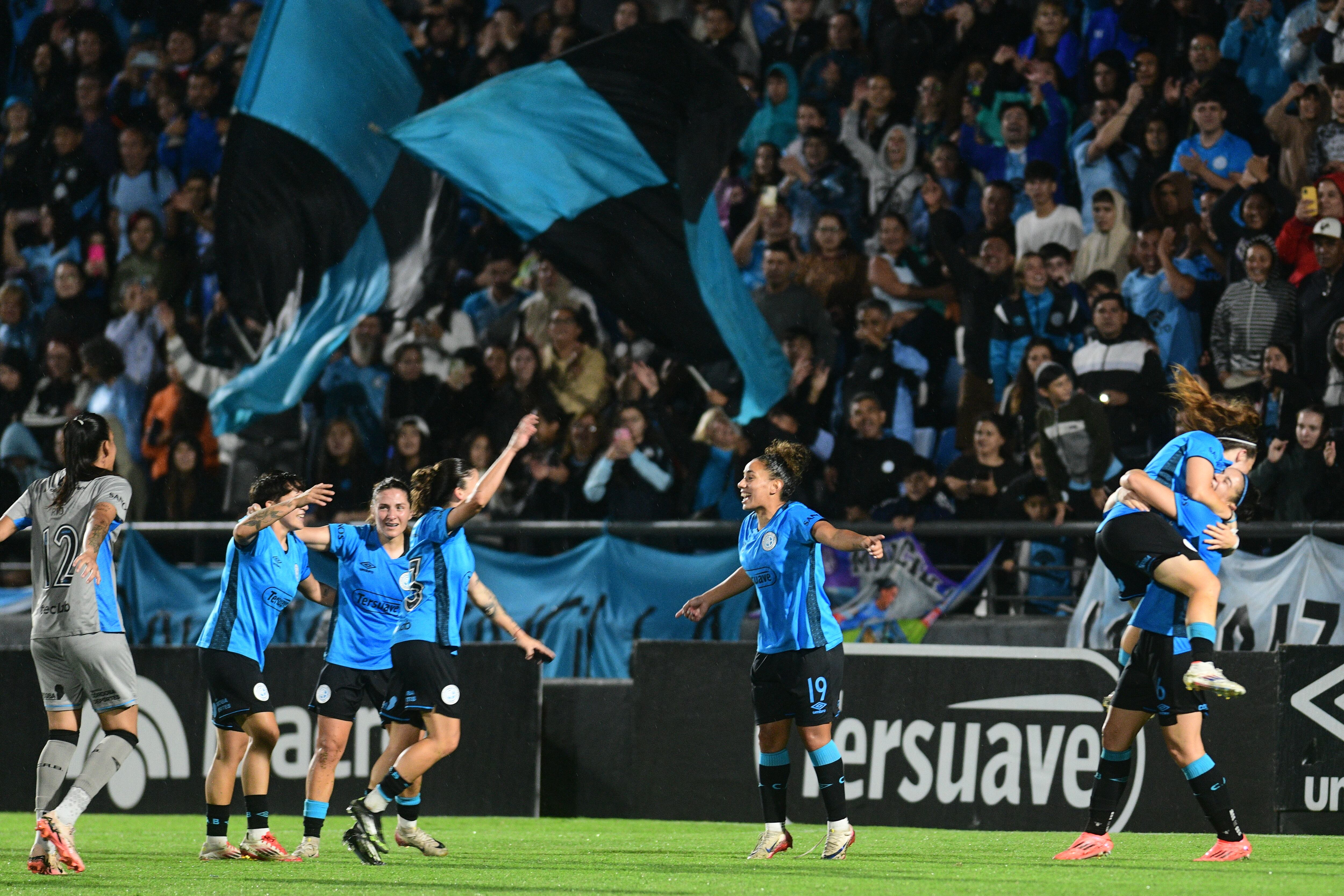 Belgrano venció 2-0 a Racing en Alberdi y se consagró campeón de AFA en Primera División. (Ramiro Pereyra / La Voz)