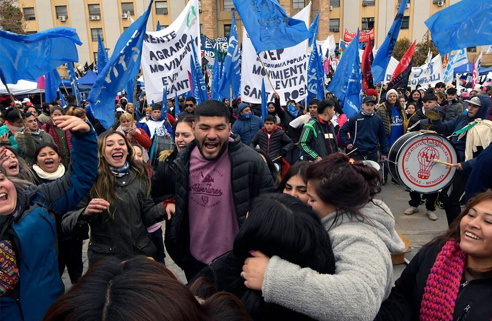 Un nuevo conflicto en el Frente de Todos: los movimientos sociales no fueron convocados a la mesa política