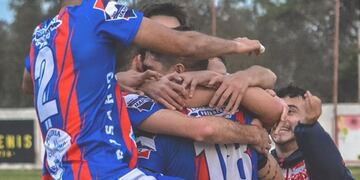 Rosario le ganó a Mataderos por 2 a 1.