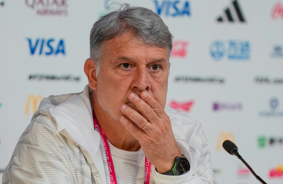 El “Tata” Martino volvió a México y fue recibido con insultos en el aeropuerto