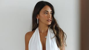 Antonela Roccuzzo posó con accesorios de lujo.