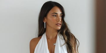 Antonela Roccuzzo posó con accesorios de lujo.