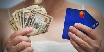 Una página web te calcula cuánto te saldría un producto en dólares con los impuestos agregados.