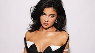 Kylie Jenner lució la microbikini más pequeña y casi muestro de más