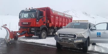 Vialidad Nacional trabaja en el despeje del cruce internacional en Malargüe.