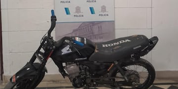 menor aprehendido por circular en una moto con número de motor y chasis suprimido